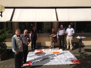 Thomas Hitschler (re) mit dem Vorstand der AG 60plus-Südpfalz