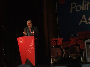 Kurt Beck bei seiner mit Leidenschaft vorgetragenen Aschermittwoch-Rede