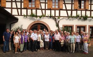 Gruppenbild beim Weingut Stadler in Dierbach
