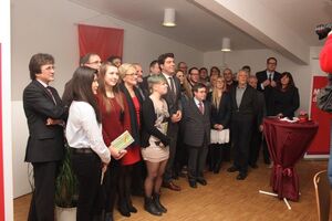 Die Ausgeeichneten und die Pat_innen des Ehrenamts beim Pressefoto