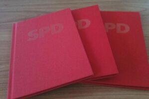 Parteibücher für Neumitglieder