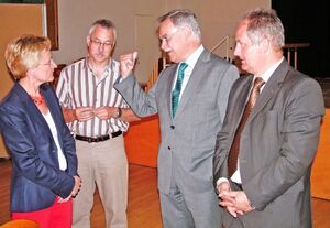 v.l.n.r.: Barbara Schleicher-Rothmund, Ortsvorsteher Roland Heilmann, Innenminister Karl-PeterBruch, Rainer Strunk