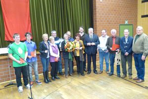 Kurt Beck mit Jubilaren und Neumitgliedern