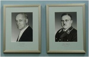 Von links nach rechts: Die Nazi-Bürgermeister Fritz Wolf und Otto Angerer in der Bürgermeistergalerie. Archivfoto: Jusos